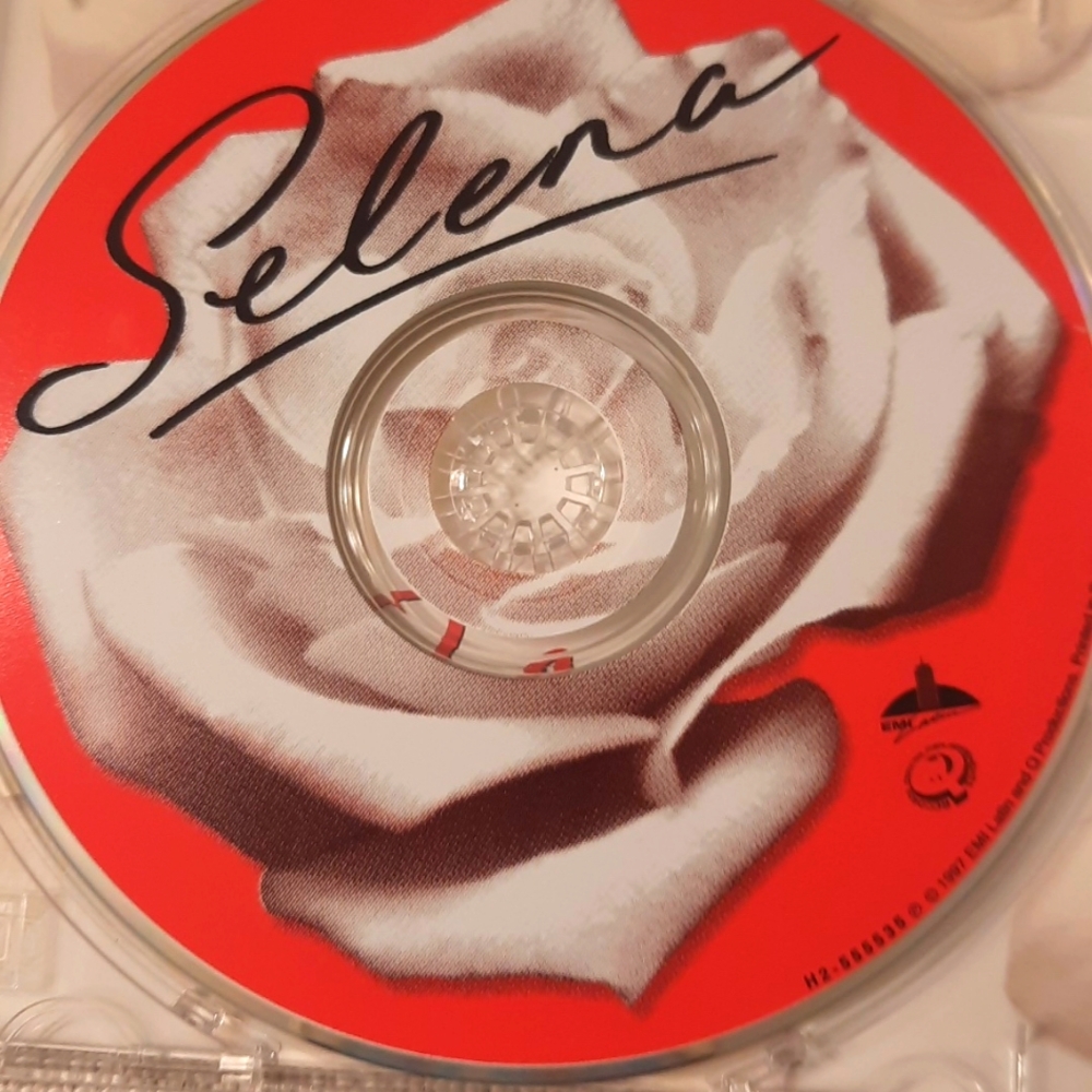 Selena CD - Picture 3 of 9